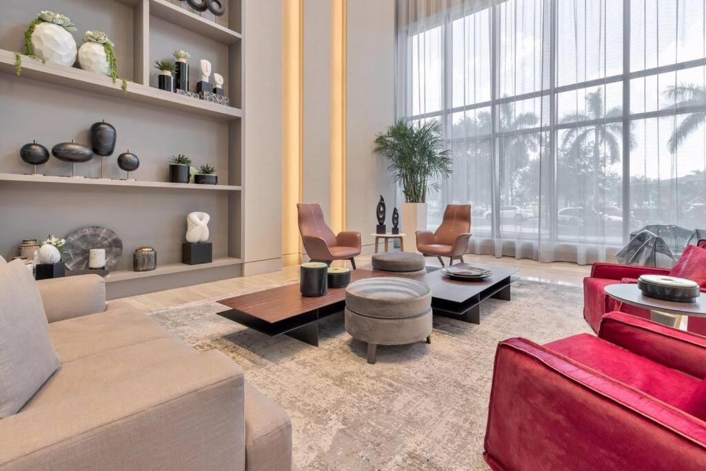 Wonderful 2 Bedroom In Downtown Doral *