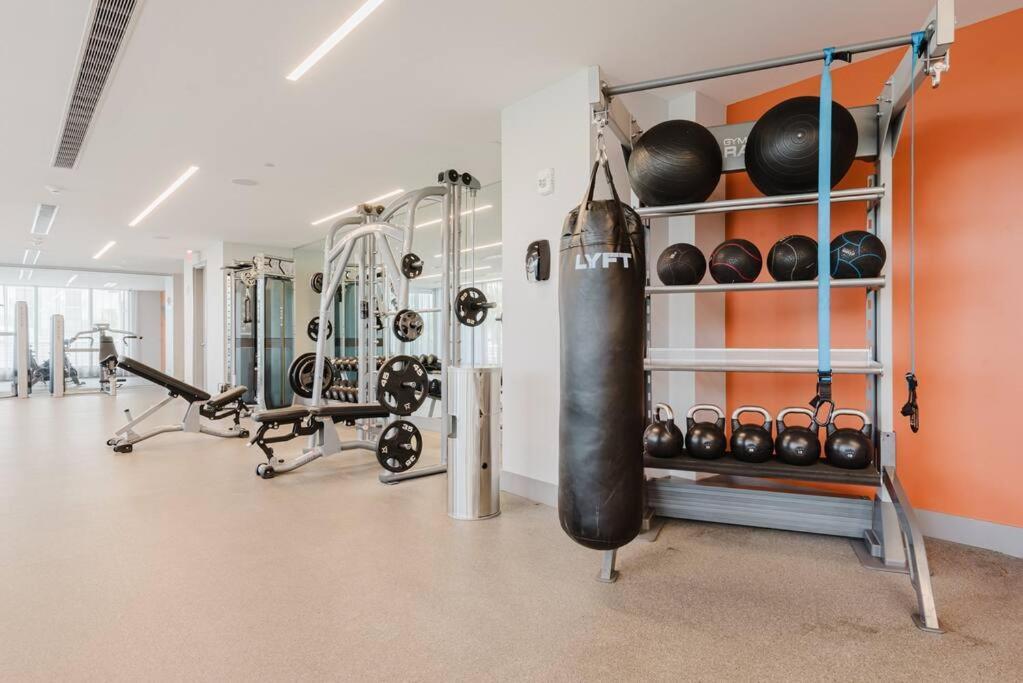 Wonderful 2 Bedroom In Downtown Doral Appartamento