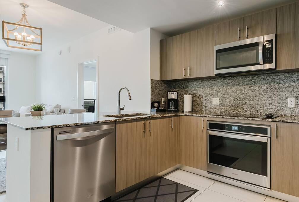Wonderful 2 Bedroom In Downtown Doral Appartamento *